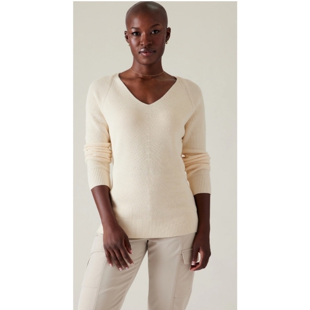Athleta Hanover Refined V-Neck Sweater cream Sz XS merino‎ wool blend